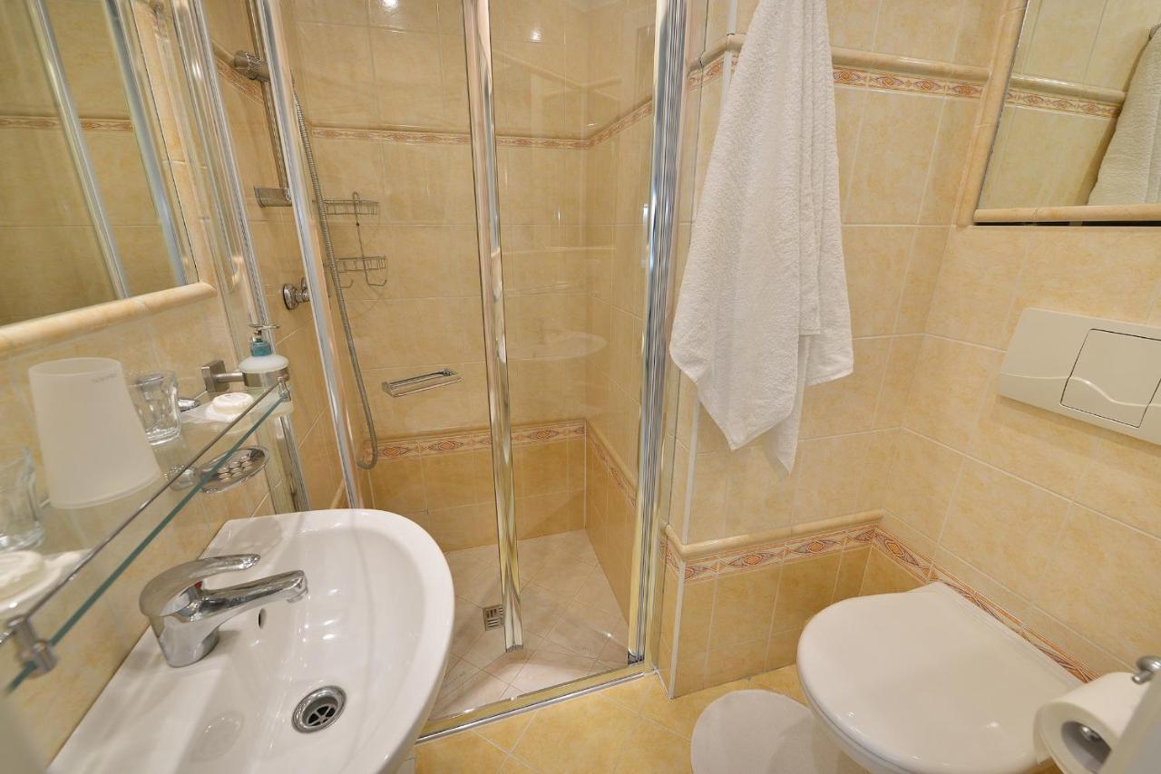A. V. Pension Praha Dış mekan fotoğraf